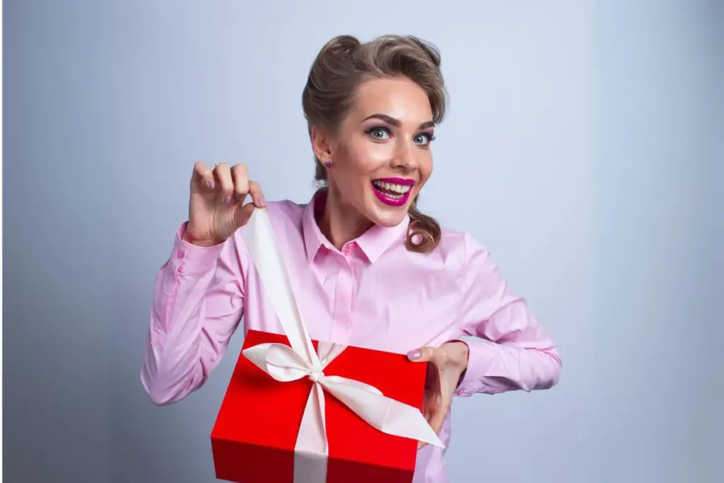 27 Bridal Shower Game Prizes Guests Will Love - HandsomeWedding